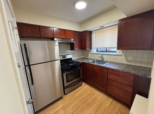 2704 W Lunt Ave APT 303, Chicago, IL 60645