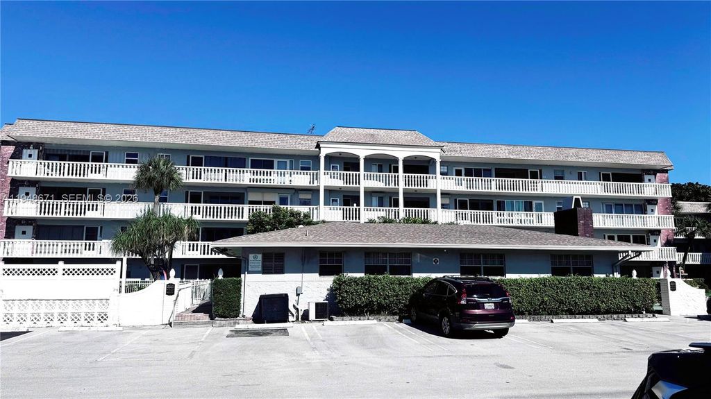 1965 SE 5th Ct APT 203, photo 2