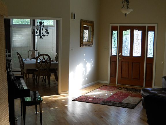 3rd image of 20 Indian Bluff Dr