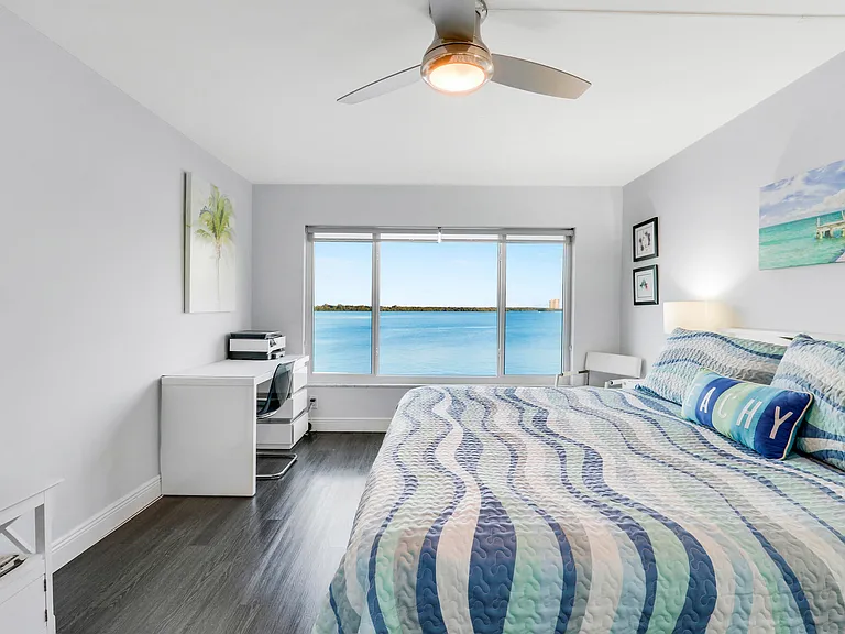 52 Yacht Club Dr #402 — Photo 18