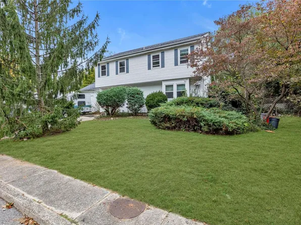 9 4th St, Nesconset, NY 11767