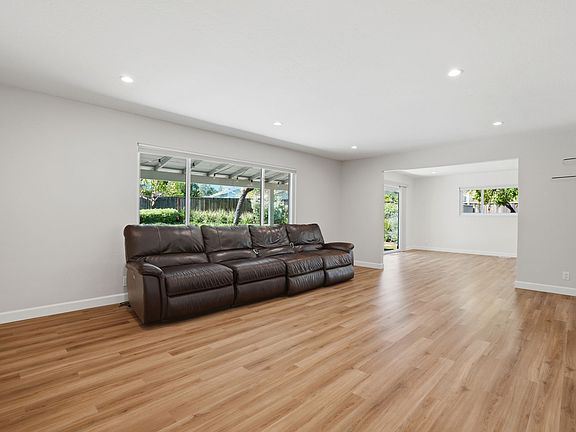 3rd image of 1053 Colony Hills Ln