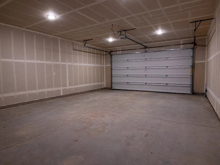 8238 W Fern St — Photo 34