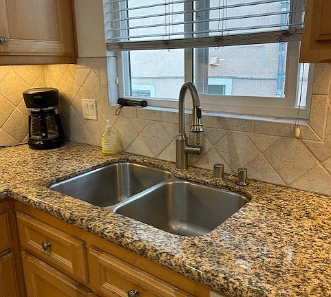 4th image of 1210 N Park Western Dr