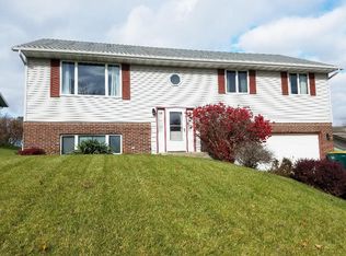 3230 Squire Ln, West Bend, WI 53090