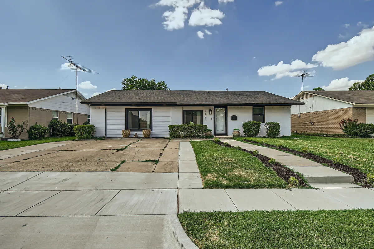 Building Photo - 1905 Greenbrook Dr