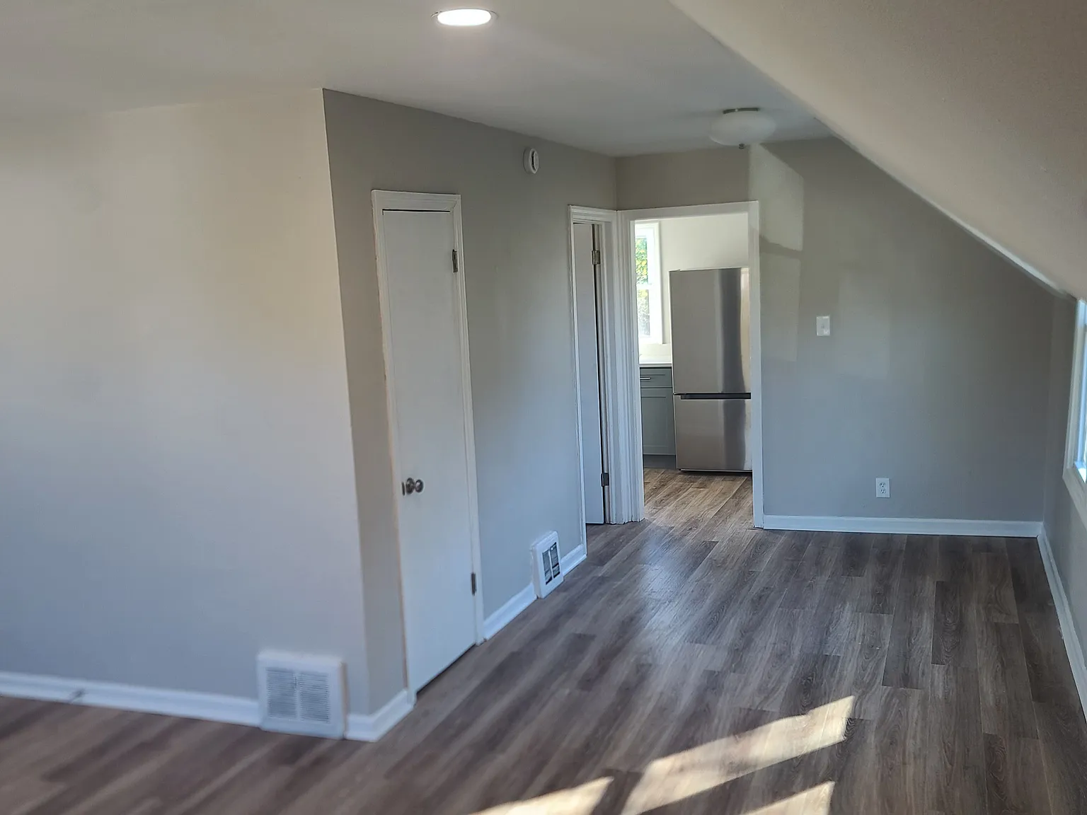 1 bed, 1.0 bath, 850 sqft, $900 — Photo 2