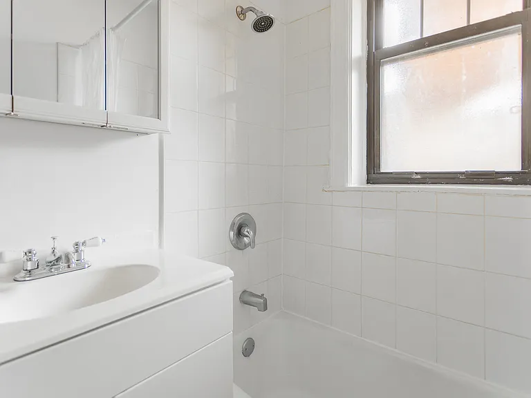 Bathroom 1225-G