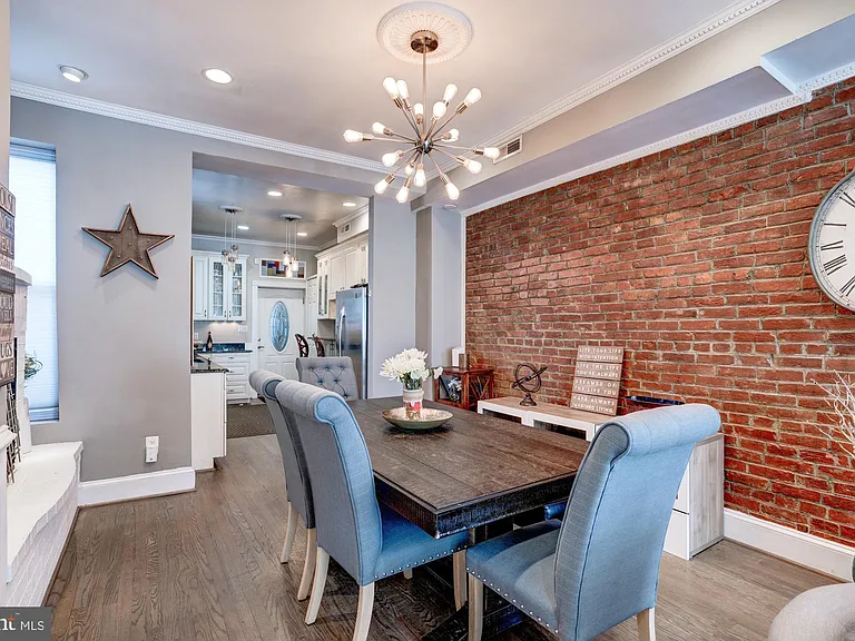1016 G St SE — Photo 11