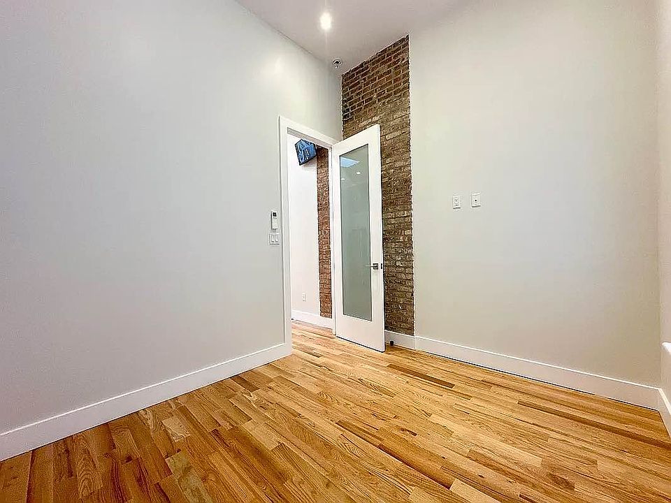 2nd image of 591 Lafayette Ave #2B