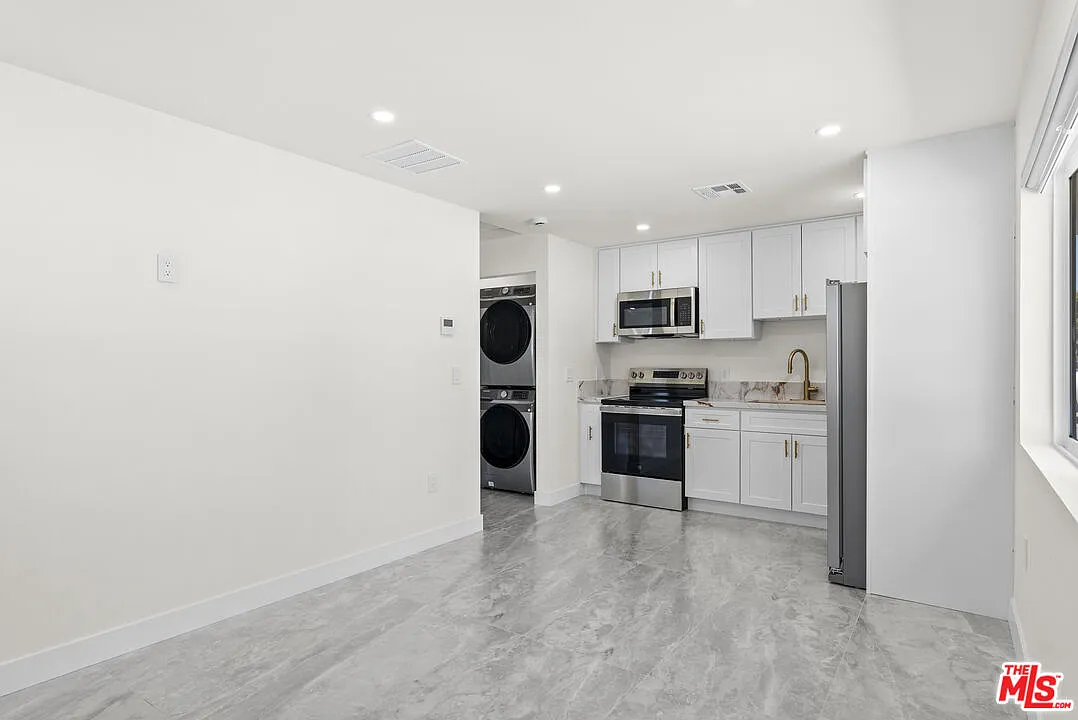 1 bed, 1.0 bath, 400 sqft, $2,000 — Photo 4