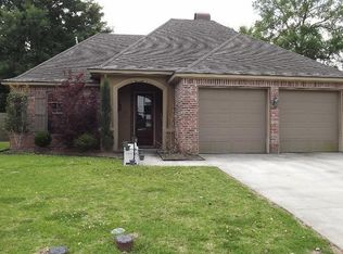 27 Silver Cedar Ct, Youngsville, LA 70592