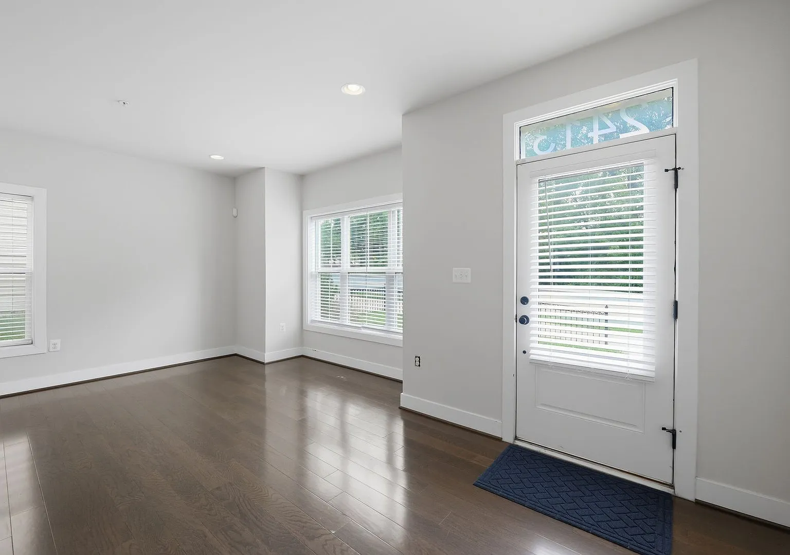 End-Unit 4-Story Colonial/Craftsman Townhome W/2 Balconies, 5-Min Walk To Glenmont Station! — Photo 3