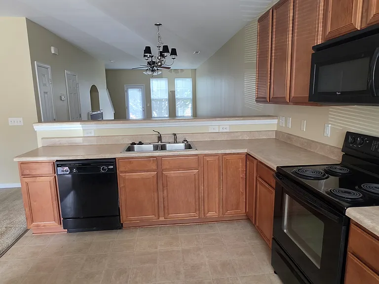5585 Farm House Trl — Photo 11