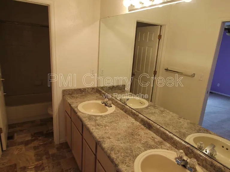 7489 Bur Oak Pl — Photo 36