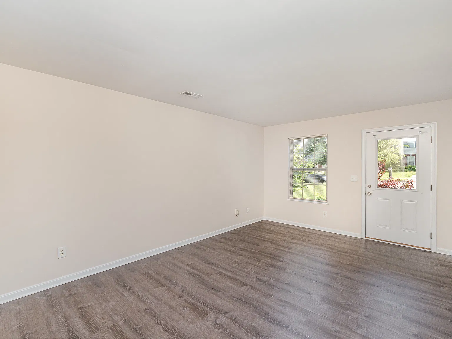3 bed, 2.5 bath, $1,799 — Photo 3