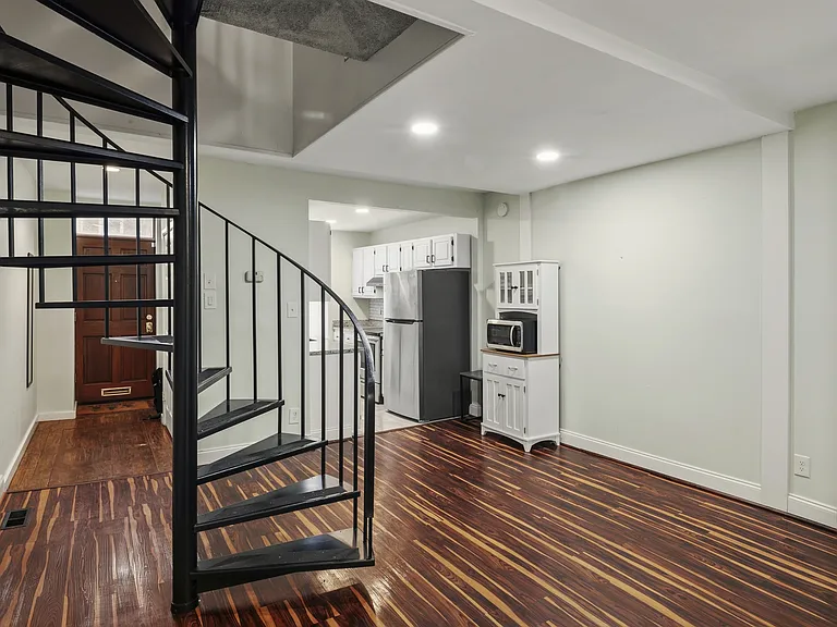 Dining Area to Kitchen
