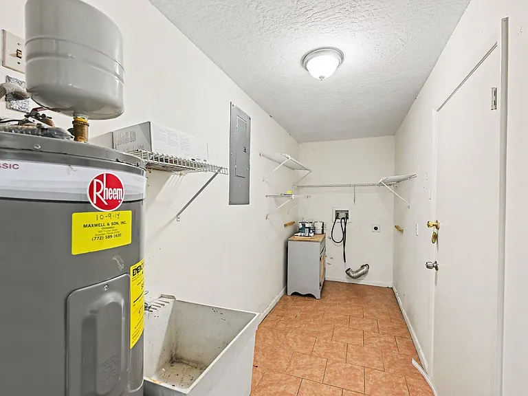 1242 Laconia St — Photo 15