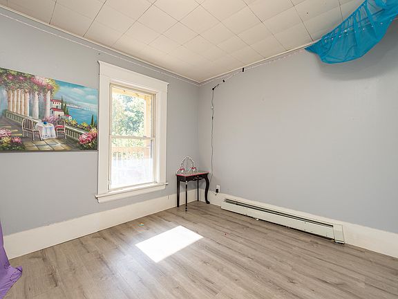 5th image of 6 Dix Avenue