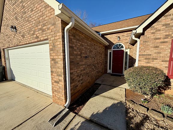 5th image of 204 Jessie Ct