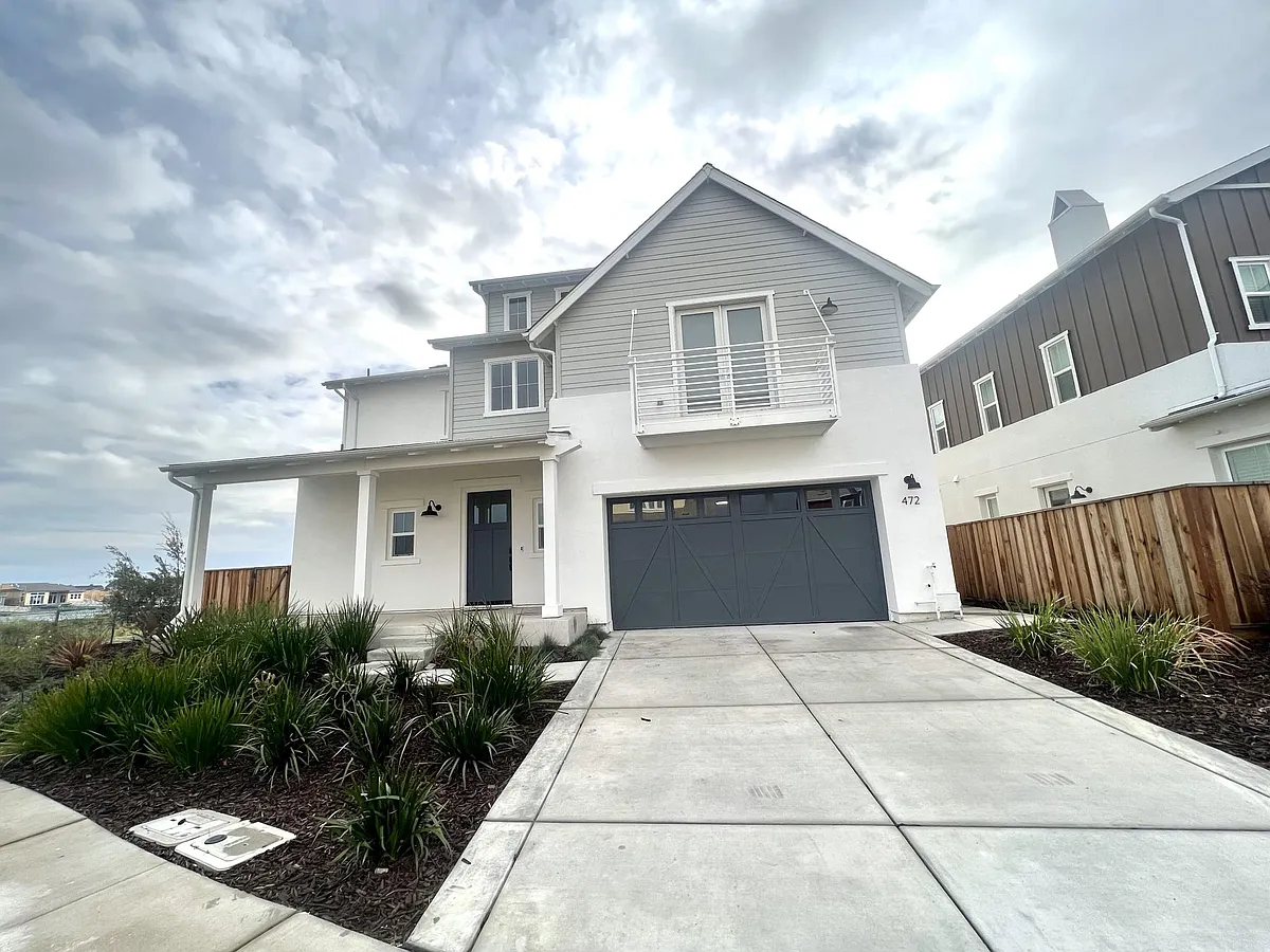 Building Photo - 472 Halcyon Pl