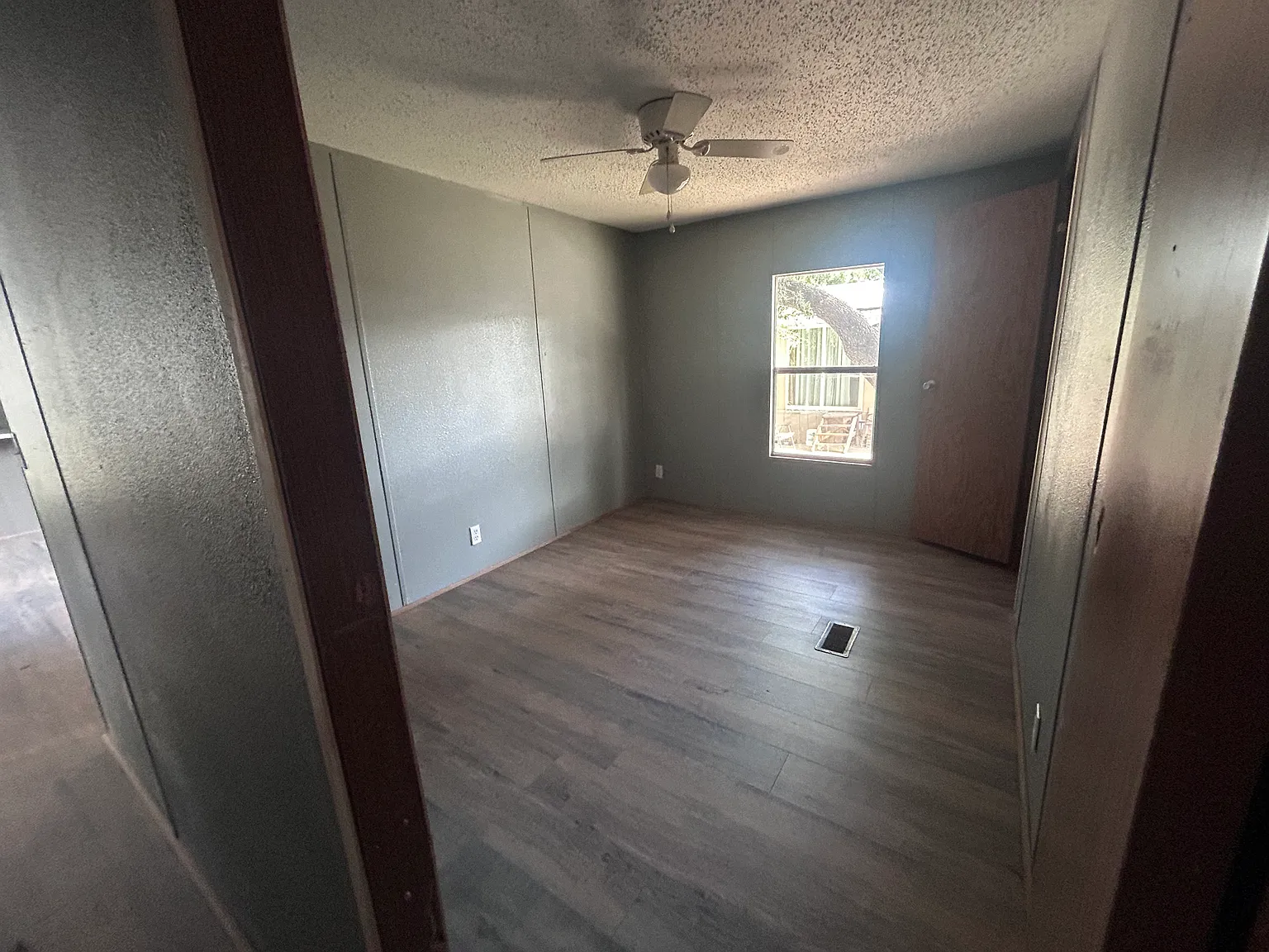 3 bed, $1,300 — Photo 4