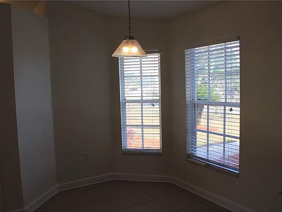 4th image of 931 Oxford Way