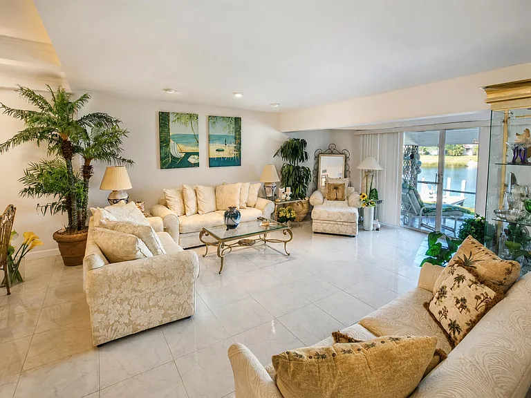 1440 NW 20th Ave #104 — Photo 2