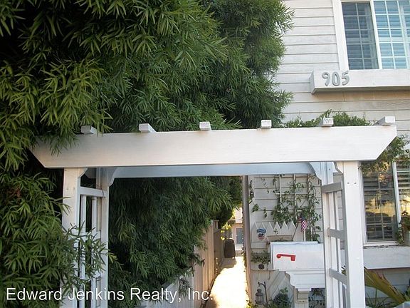 2nd image of 907 S Catalina Ave APT D