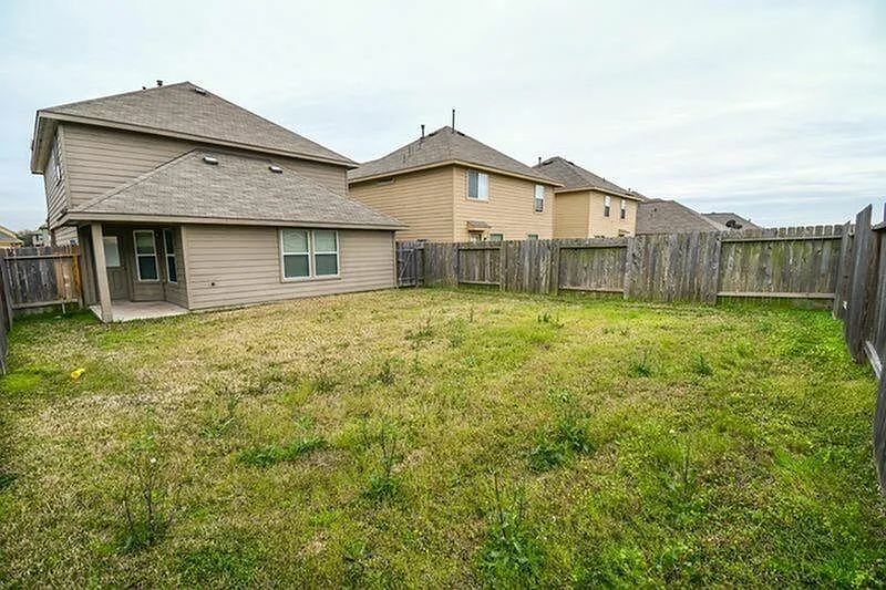 3 bed, 2.5 bath, 1777 sqft, $1,995 — Photo 2