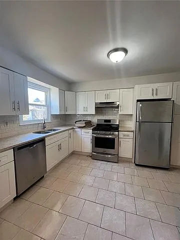 538 E Walnut St — Photo 5