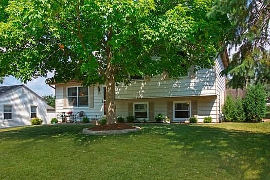 3rd image of 318 Elmwood Ln
