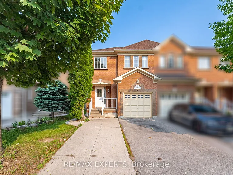 82 Twin Pines Cres — Photo 2