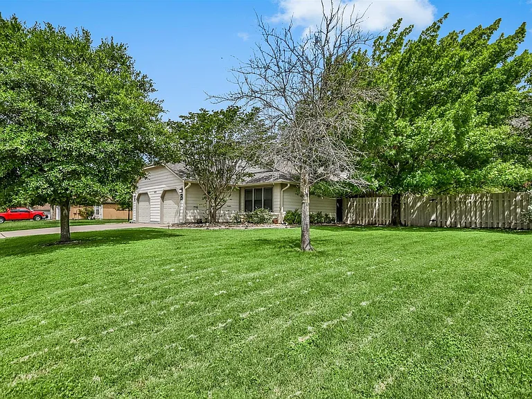 439 Sailmaster St #B — Photo 3