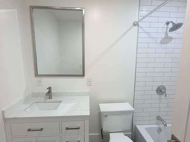 1002 W 21st St — Photo 9