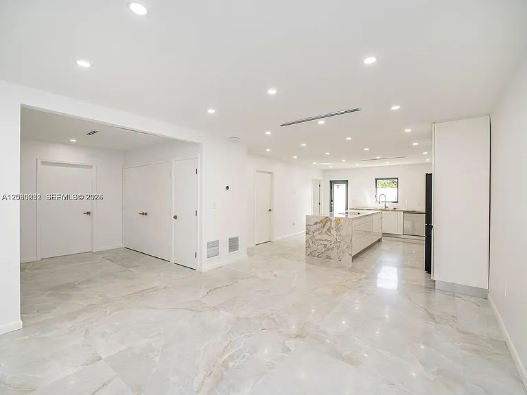 30 NW 41st St — Photo 3