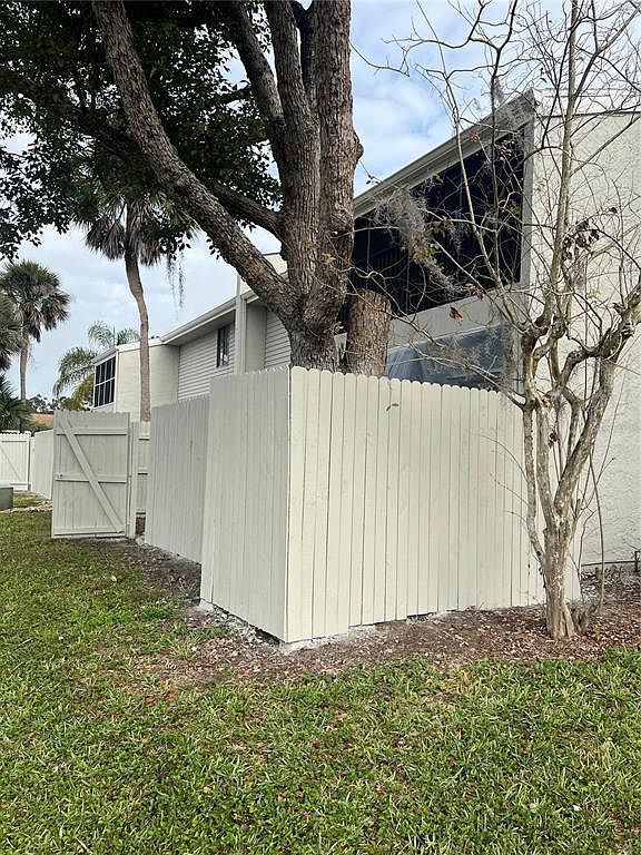 1412 Oak Pl APT E