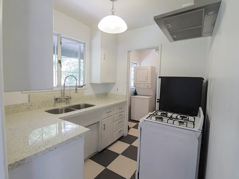 2956 3/4 Hyperion Ave #2956-3/4 — Photo 4