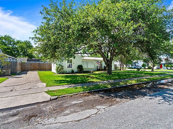 3rd image of 335 Laurel Dr