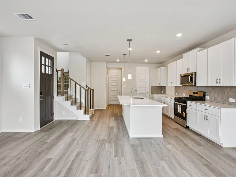 4210 Pine Springs Ct — Photo 2