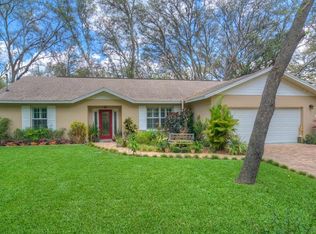 8414 Hibiscus Dr, Temple Terrace, FL 33637