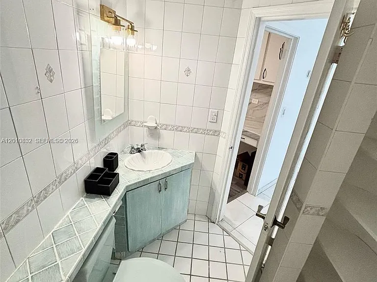 905 Brickell Bay Dr #1824 — Photo 3