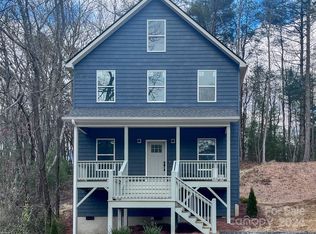 133 Owenby Ln, Black Mountain, NC 28711