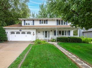 1555 Prairie Vista Dr, Bettendorf, IA 52722