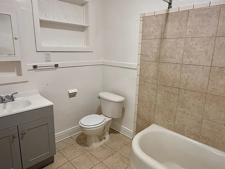 247 S Shasta St — Photo 11