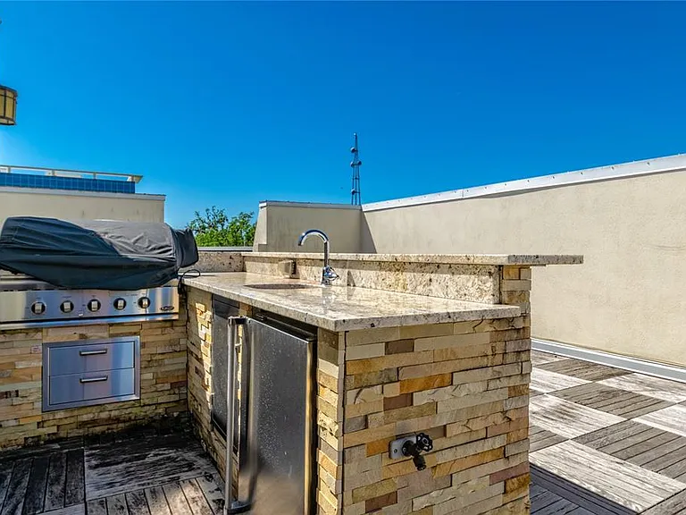 653 E Jackson St — Photo 34