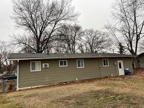 3rd image of 104 Meadow Ln