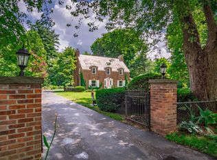 2 Upper Loudon Rd, Loudonville, NY 12211