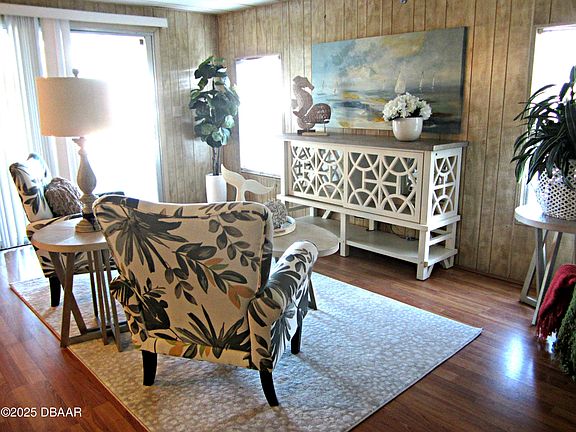 3rd image of 722 Rampart Dr