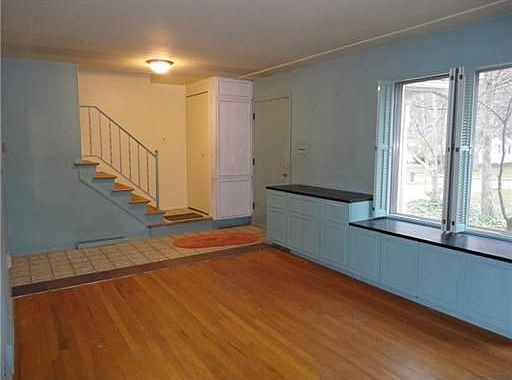 3rd image of 2414 Grant Dr